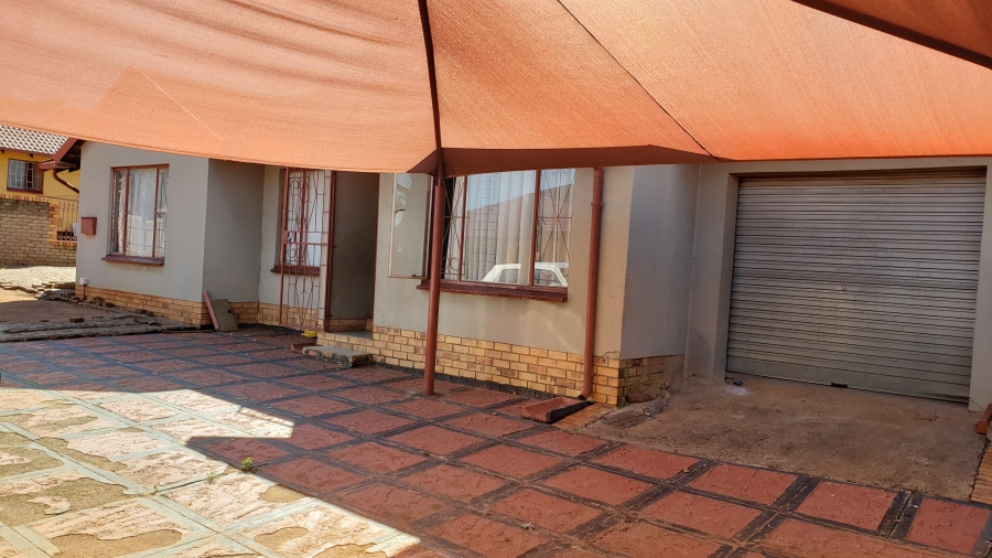 3 Bedroom Property for Sale in Geelhoutpark North West